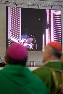 Angelus a partir de Roma , seguido de uma saudação pelo Santo Padre aos peregrinos em Fátima