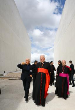 CARDEAL SODANO VISITOU OBRAS DA IGREJA DA SANTÍSSIMA TRINDADE
