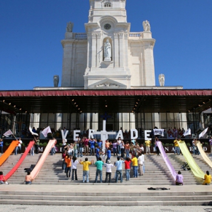 Jovens convidados a amar o mundo com(o) Jesus