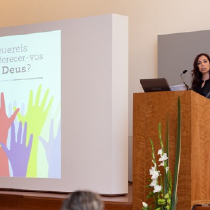 Tema para o ano pastoral 2011-2012: “Quereis oferecer-vos a Deus?” Isabel Varanda: O mundo actual é uma promissora oportunidade para a Igreja de Cristo