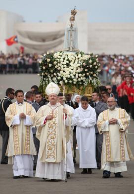 12 i 13 maja 2012:Przewodniczący Papieskiej Rady ds. Kultury przewodniczy międzynarodowej pielgrzymce rocznicowej