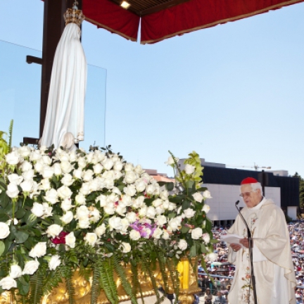 Consagração a Nossa Senhora de Fátima do Ministério do Papa Francisco, por D. José Policarpo, cardeal patriarca de Lisboa e presidente da Conferência Episcopal Portuguesa