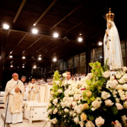 Consagração da Jornada Mundial da Juventude (JMJ) 2013 a Nossa Senhora de Fátima, por D. Orani João Tempesta, arcebispo de São Sebastião do Rio de Janeiro, Brasil