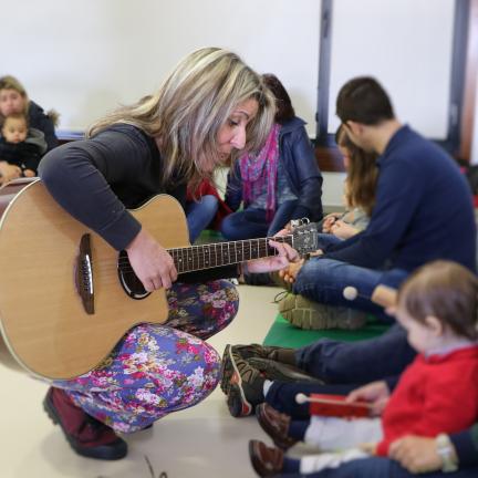 Oficinas musicais criativas são «partilha de felicidade» através da arte