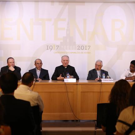 «A educação é a resposta para o problema dos migrantes e dos refugiados» diz D. Vincenzo Zani