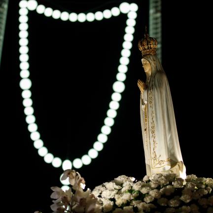 Il Cardinale Mauro Piacenza considera che lo "scopo esplicitamente profetico" di Fatima "non sia ancora terminato"