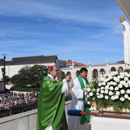 Arcebispo de Lyon presidiu a eucaristia dominical no Recinto de Oração