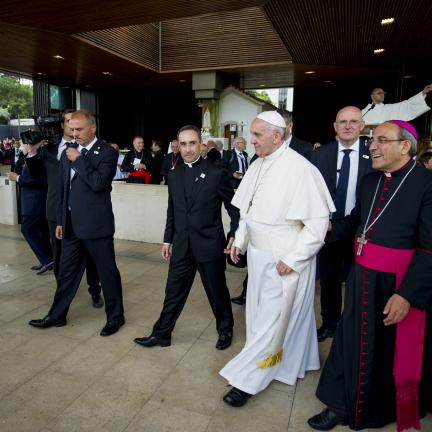 Shrine´s last major pilgrimage integrates two cultural initiatives: multimedia projection “Fatima – Time of Light” and two musical plays premières