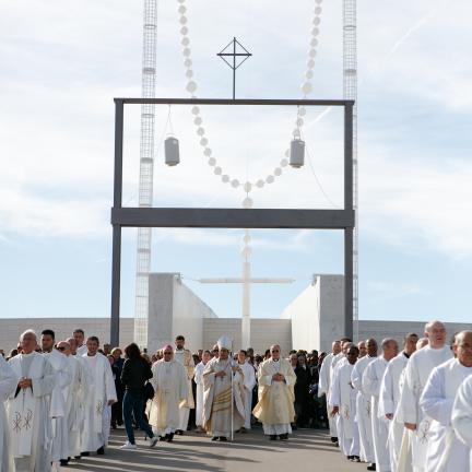 “Nossa Senhora veio aqui como porta-voz dos milhões de vítimas dos poderes opressores do mundo”, diz D. António Marto