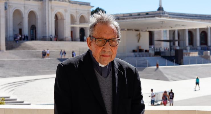 “Hoje verificamos que há muita gente que comunga, mas não faz comunhão com Jesus nem com os irmãos, e o Anjo chama a atenção para este dom, coração da nossa vida espiritual”