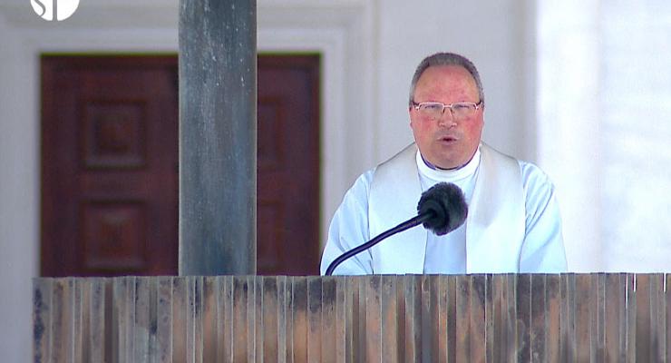 “Jesus não se faz reconhecer pelo rosto, mas pelas feridas daqueles que nos cercam”