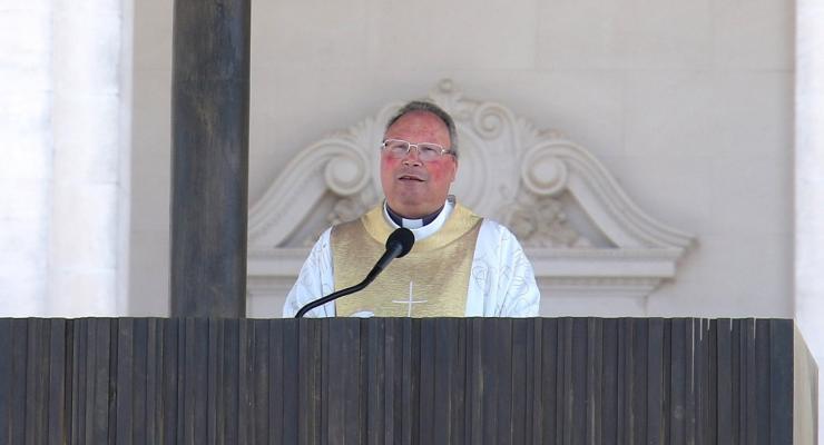 “Escutar e seguir Jesus: são estes dois verbos que indicam aquilo que nos é pedido”