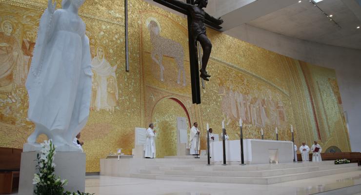 “Fátima vem assegurar a cada um de nós que não estamos sós e abandonados”