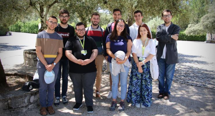 Jovens tiram tempo das férias para servir, rezar e meditar, no Santuário de Fátima