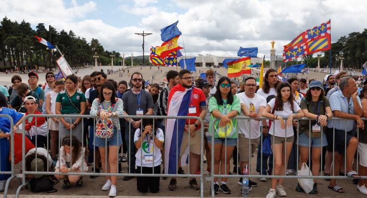 D. Antonio Tagle diz aos jovens que o olhar misericordioso de Deus transformará os seus rostos, como o de Moisés