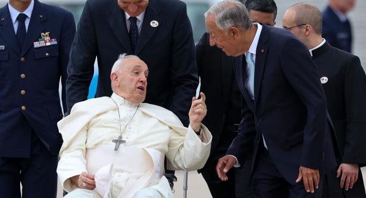 Papa Francisco já chegou a Portugal