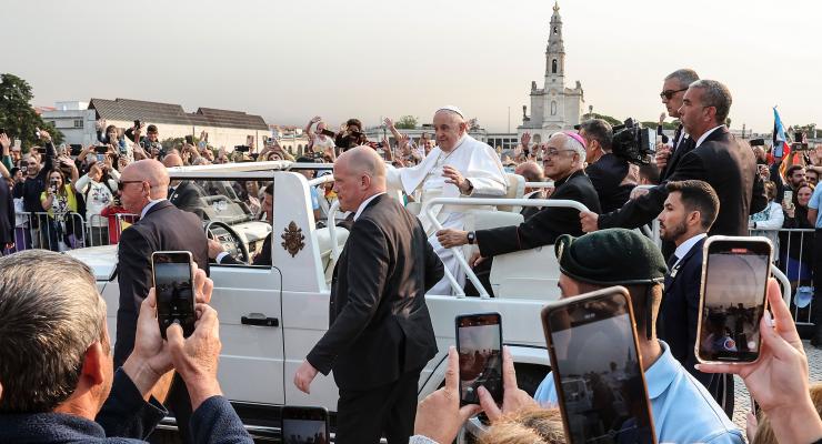 Emoção e palmas na chegada do Papa Francisco ao recinto do Santuário
