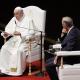 Papa Francisco faz apelo à paz no primeiro discurso em Portugal