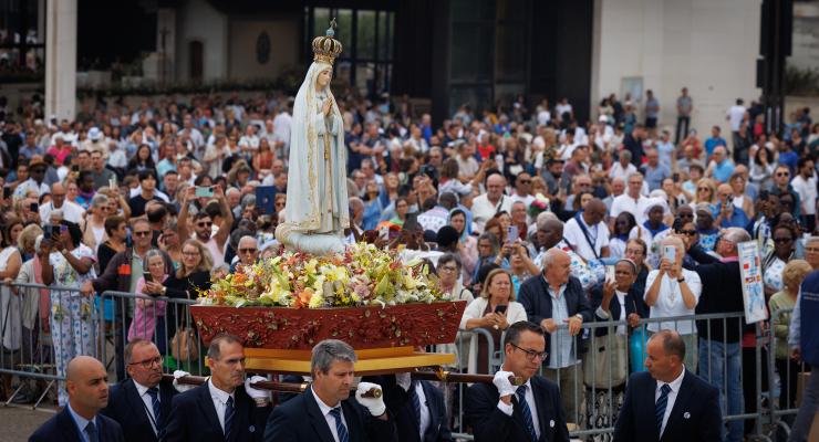 Peregrinos desafiados a serem portadores de Cristo, tal como Maria