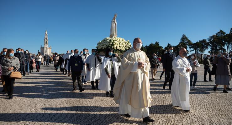 “Com Maria aprendemos a ter disponibilidade para Deus, a dar-Lhe um lugar central que tanta vez fica em segundo lugar por tantas outras ocupações"