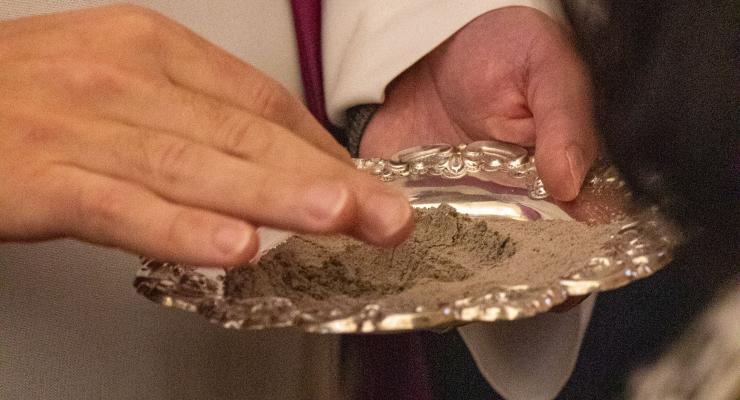 Quaresma inicia com apelo à oração, à penitência e à caridade