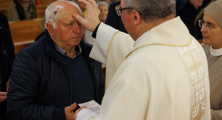 “A nossa fragilidade e o nosso sofrimento não são estranhos a Deus”