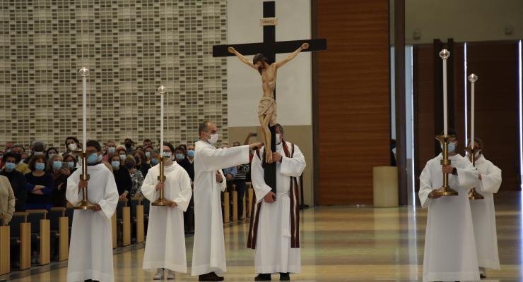 “Contemplar a cruz impede-nos cair na indiferença”, afirma reitor do Santuário