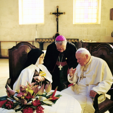 Irmã Lúcia, D. Serafim e João Paulo II