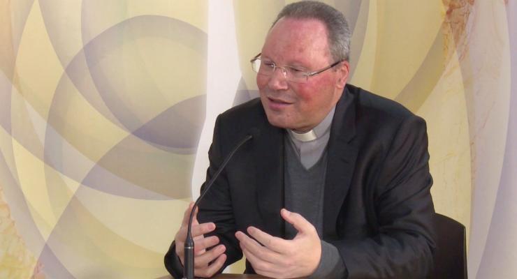 « Les chemins de la sainteté sont les mille et une façons de passer par la vie en faisant le bien. Voilà ce que c’est que d’être saint », dit le Père Carlos Cabecinhas