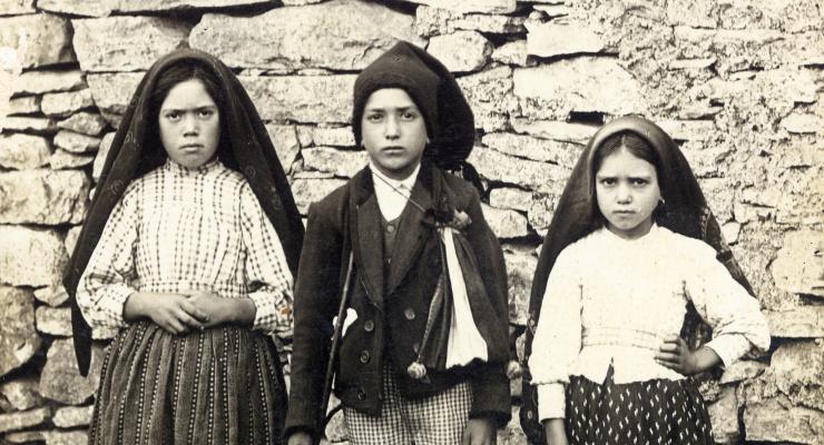 Os rostos de Francisco, Jacinta e Lúcia são “uma luz de esperança, uma força” que “nos ensina a olhar com ternura para a nossa história”