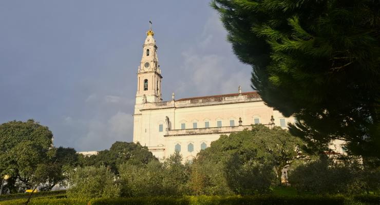 Santuário de Fátima envia bens essenciais à Cáritas de Leiria e acolhe mais de 100 bombeiros