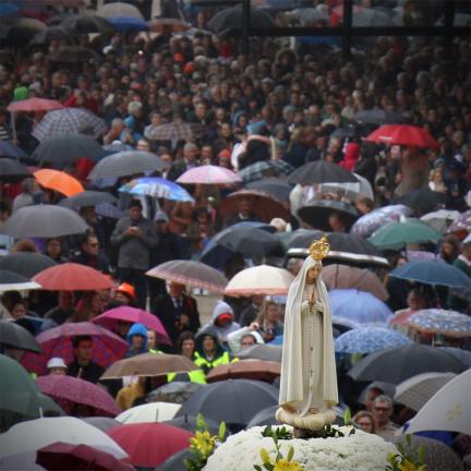 Reitor convidou peregrinos a abrir o coração a Deus e aos outros para santificar o Domingo