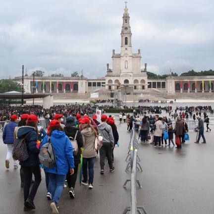 Cova da Iria was packed again with small pilgrims, on the occasion of the Children Pilgrimage