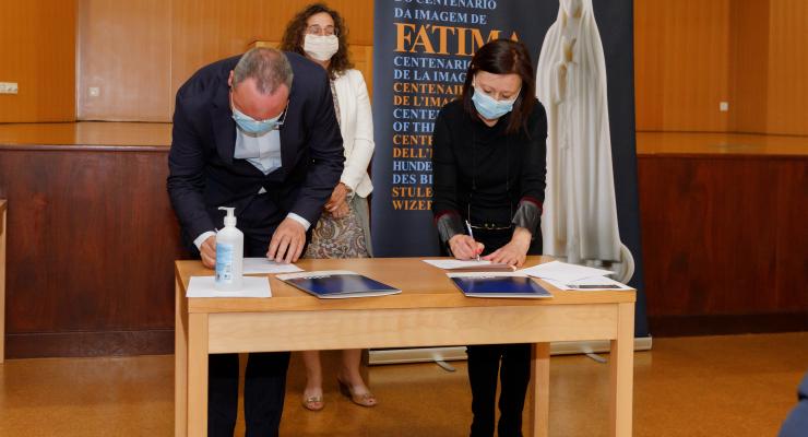 Componente solidária da venda da Imagem Comemorativa do Centenário da Primeira Escultura de Nossa Senhora de Fátima reverte para a Casa de S. Miguel