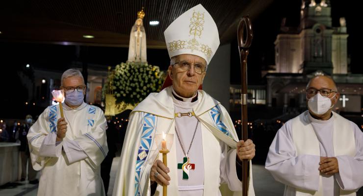 Peregrinos de Fátima convidados a consagrarem-se ao Imaculado Coração de Maria que "detém o mal" e "transforma consciências"