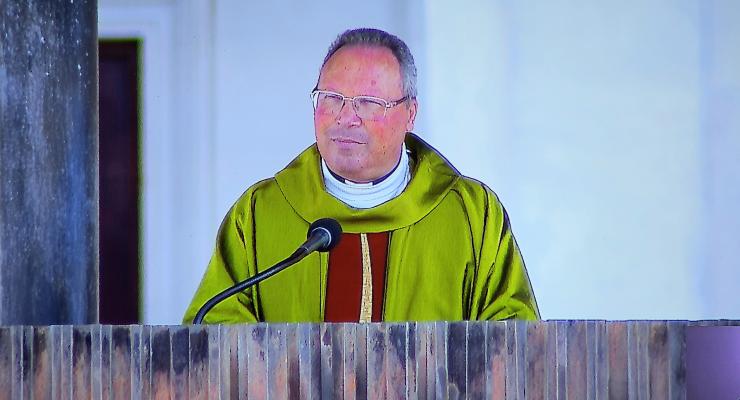“Quem tem fé e confia em Deus, reza”