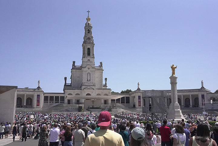 peregrinos-na-solenidade-da-santissima-trindade-santuario-de-fatima-15-junho-2025.png