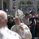 D. Ettore Dotti contempla Deus Santíssima Trindade e Maria