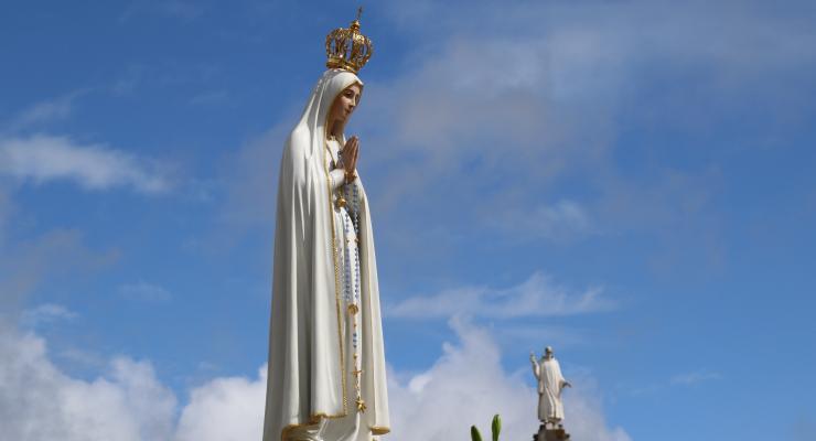 MARIA AOS PÉS DA CRUZ DE JESUS