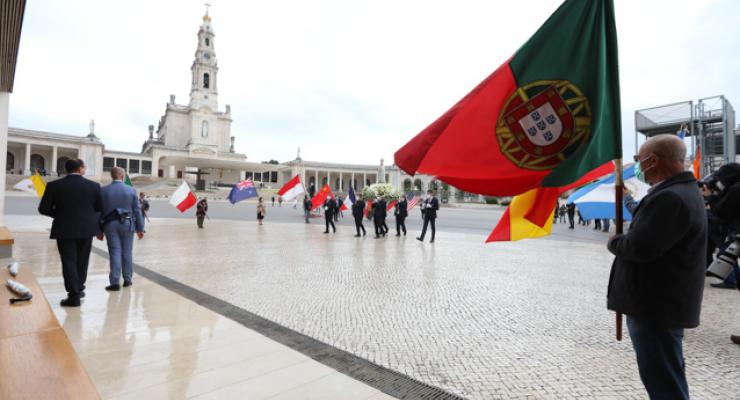 DESPEDIDAS, ABRAÇOS, BALANÇOS E SAUDADES