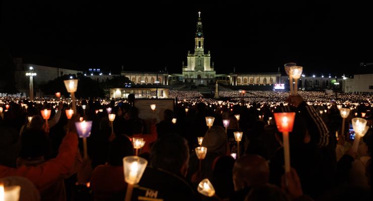 Nossa Senhora apresentada como caminho para a paz e para a santidade