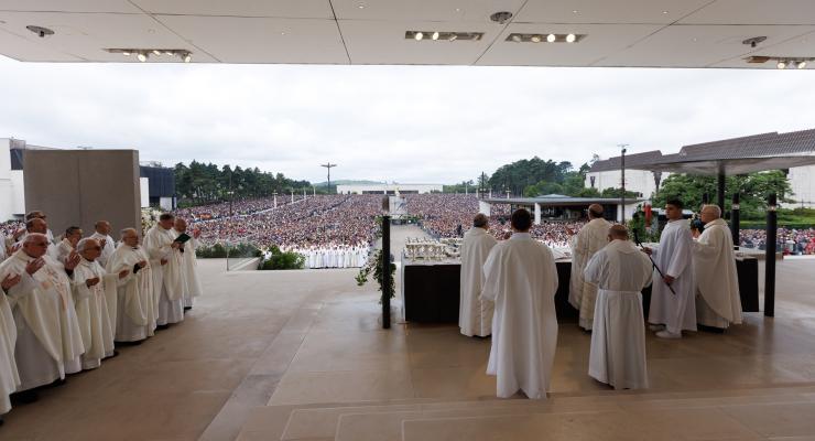 Peregrinação de Maio reuniu cerca de 450 mil fiéis e deixou um forte apelo à paz