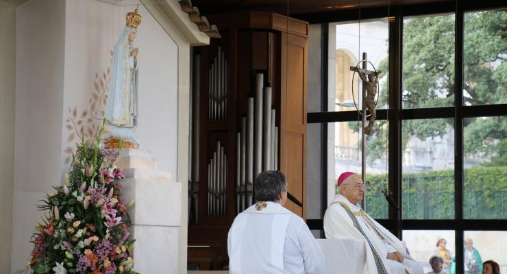 Peregrinos de Fátima rezaram pela paz em união com o Papa Leão XIV