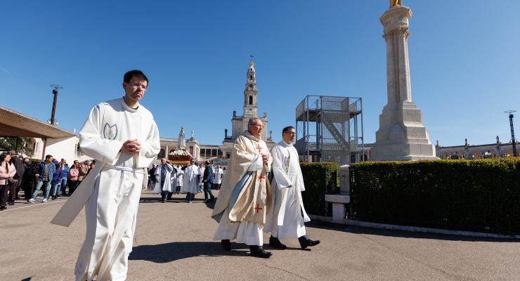 Peregrinos interpelados a rezar de forma “muito especial” pelo Papa Francisco em dia de aniversário da sua eleição