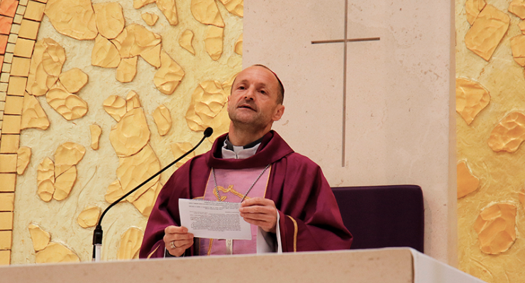 “Jesus, amor que salva”, relembrou D. Roberto Mariz para mostrar o amor profundo como o que salva