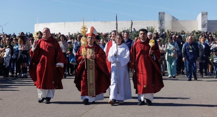 "No rosto desfigurado de Cristo há uma beleza escondida: a beleza do amor que salva"