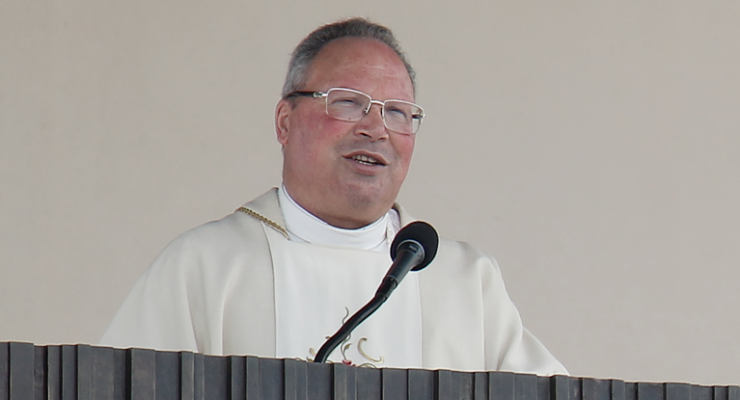 “Cristão é aquele que ao sentir a presença de Jesus Cristo na sua vida se dispõe a segui-l’O”