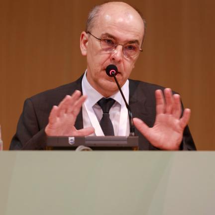 O Deus que precisamos é um Deus que precisa de nós, disse o teólogo KLaus Vechtel