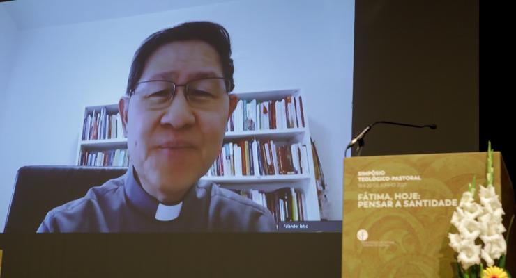 A Igreja é convidada a ser o sinal da santidade de Deus, apesar dos seus pecados humanos, afirma o cardeal Tagle