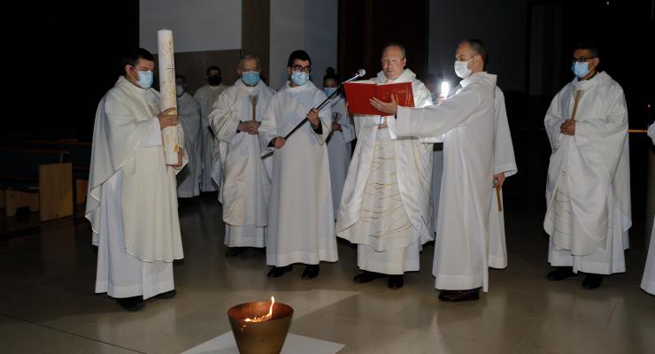 “A ressurreição de Cristo liberta-nos do medo e renova a nossa confiança nestes tempos sombrios”, afirmou o padre Carlos Cabecinhas